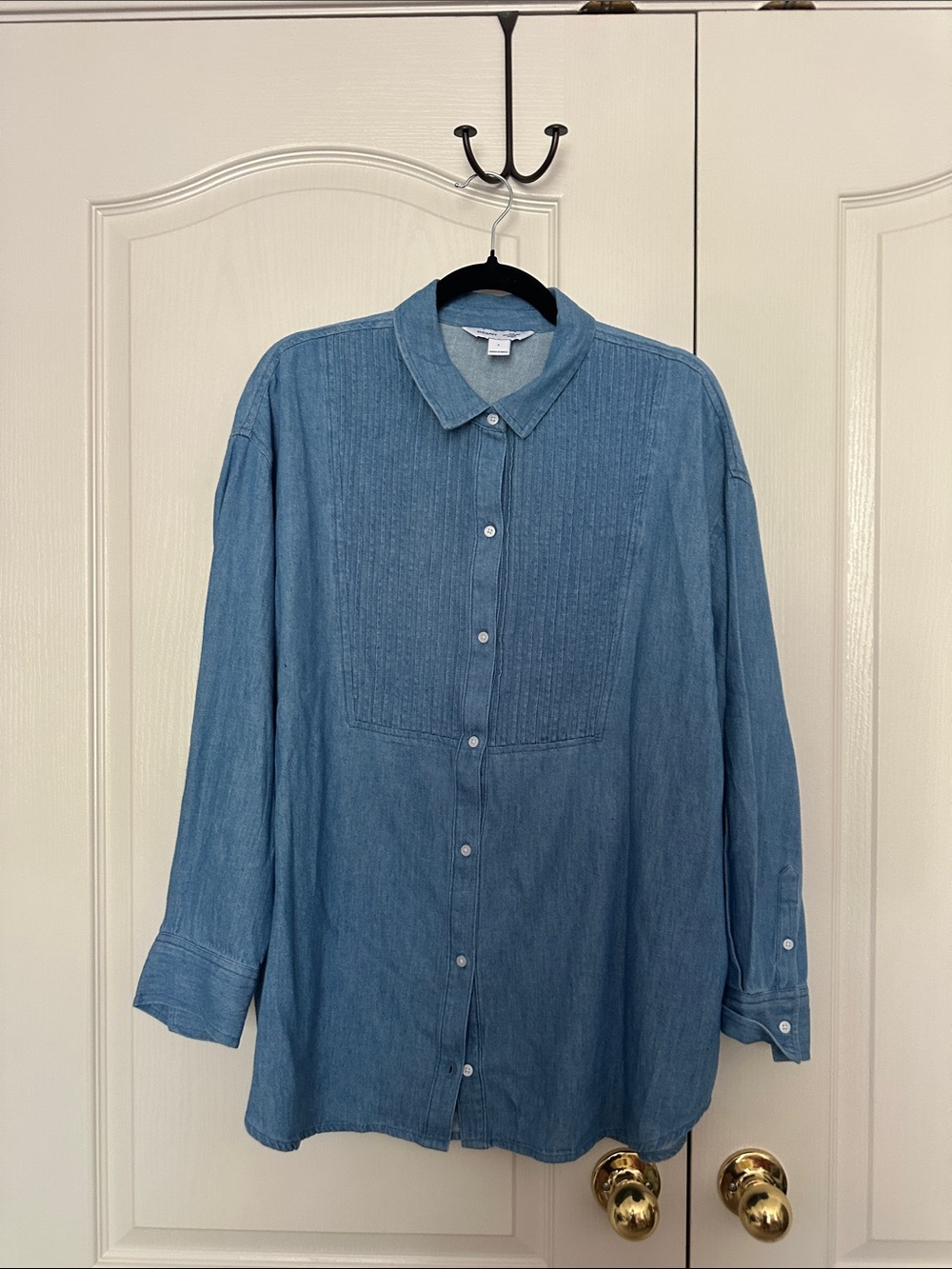 Old Navy Chambray Pleated Boyfriend Shirt